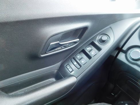 Used 2016 Chevrolet Trax LT w/ LT Convenience Package image 26