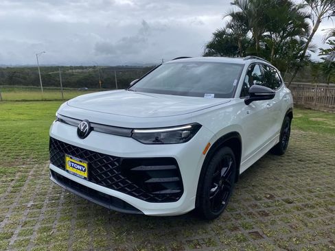 New 2026 Volkswagen Tiguan SE R-Line image 3