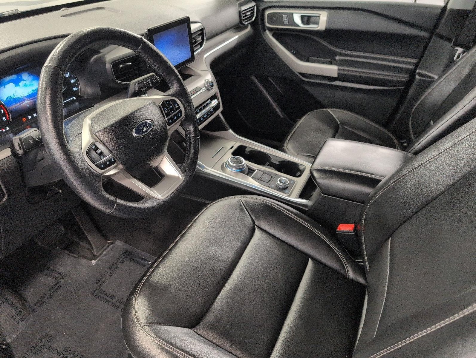 Used 2024 Ford Explorer XLT w/ Equipment Group 202A AWD/4WD image 10
