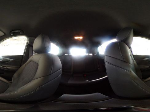 Used 2025 Buick Envista Preferred image 40