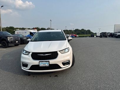Used 2023 Chrysler Pacifica Touring-L