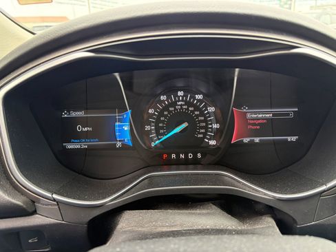 Used 2017 Ford Fusion SE w/ Equipment Group 201A FWD image 3