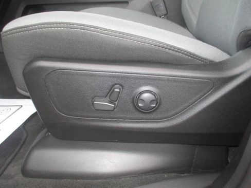 Used 2023 RAM 1500 Big Horn image 24