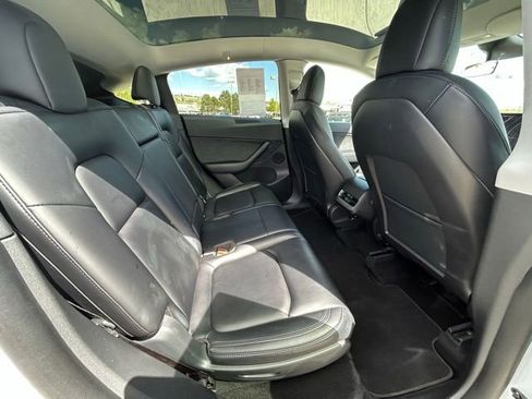 Used 2021 Tesla Model Y Long Range AWD/4WD image 18