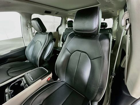Used 2024 Chrysler Pacifica Limited FWD image 20