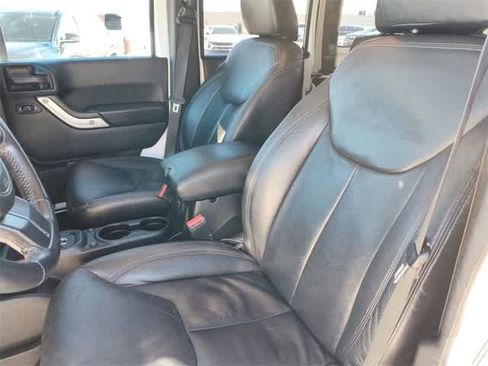 Used 2017 Jeep Wrangler Unlimited Sahara w/ Connectivity Group image 16