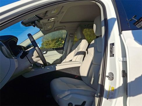 Used 2025 Volvo XC60 B5 Core image 13