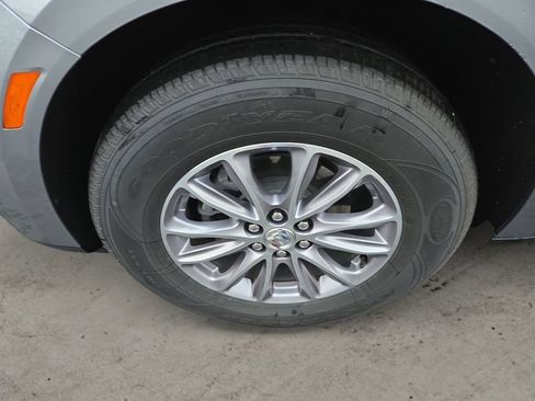 Used 2024 Buick Enclave Essence w/ Technology Package image 9