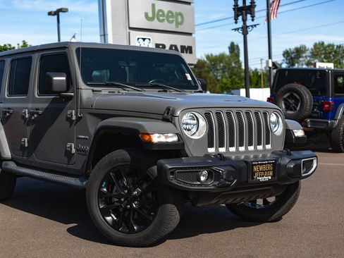 Used 2021 Jeep Wrangler Unlimited Sahara AWD/4WD image 3