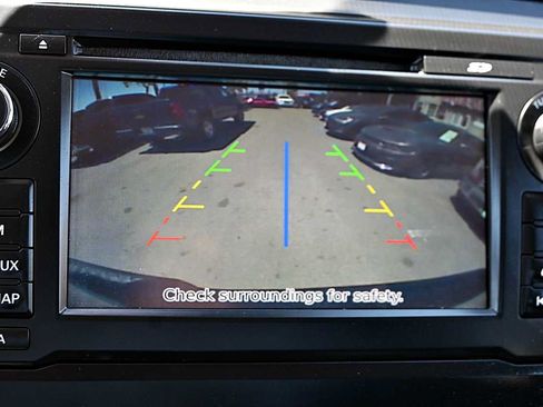 Used 2018 Nissan Titan SV w/ SV Convenience Package AWD/4WD image 31