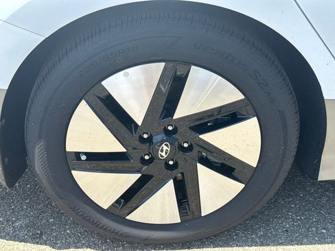 New 2025 Hyundai Ioniq 6 SEL RWD image 17