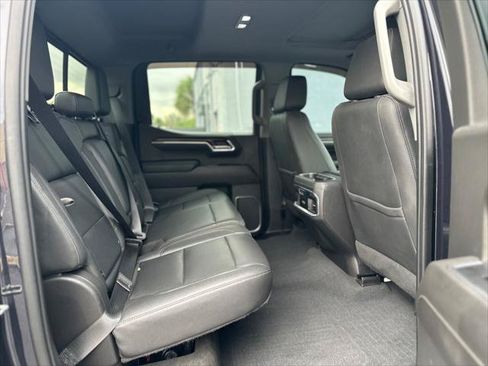 Used 2022 GMC Sierra 1500 SLT w/ SLT Premium Plus Package AWD/4WD image 17