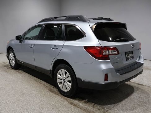 Used 2017 Subaru Outback 2.5i Premium image 4