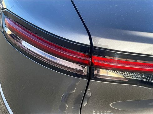 Used 2023 Toyota Crown Limited image 27