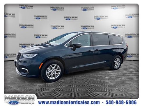 Used 2023 Chrysler Pacifica Touring-L image 1