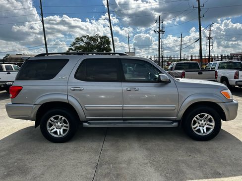 Used 2005 Toyota Sequoia SR5 image 6