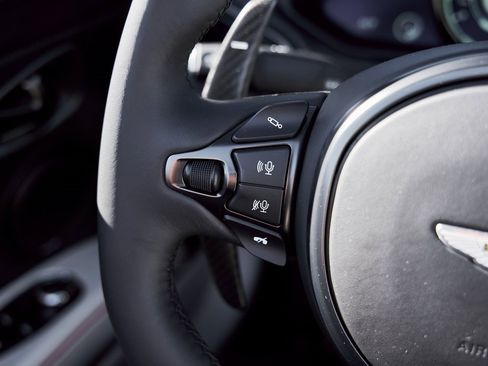 Used 2023 Aston Martin DBS Volante image 56