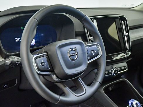 Certified 2025 Volvo XC40 B5 Plus w/ Climate Package image 29