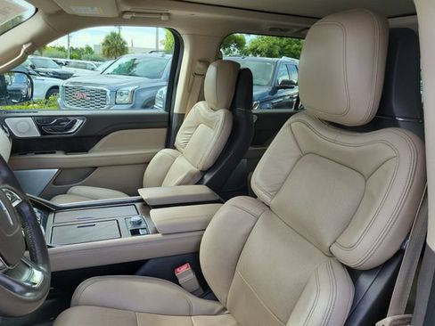 Certified 2022 Lincoln Navigator L Reserve RWD image 11