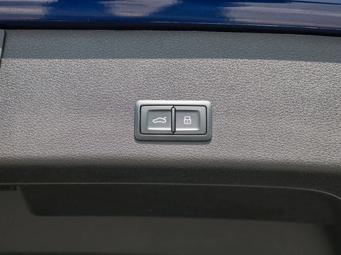 Used 2022 Audi e-tron Premium image 38