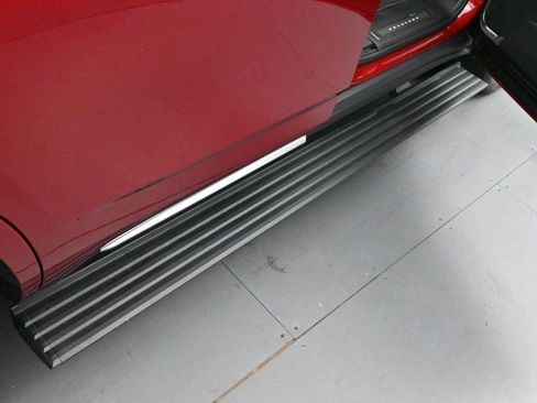 Used 2024 Cadillac Escalade Premium Luxury Platinum image 9