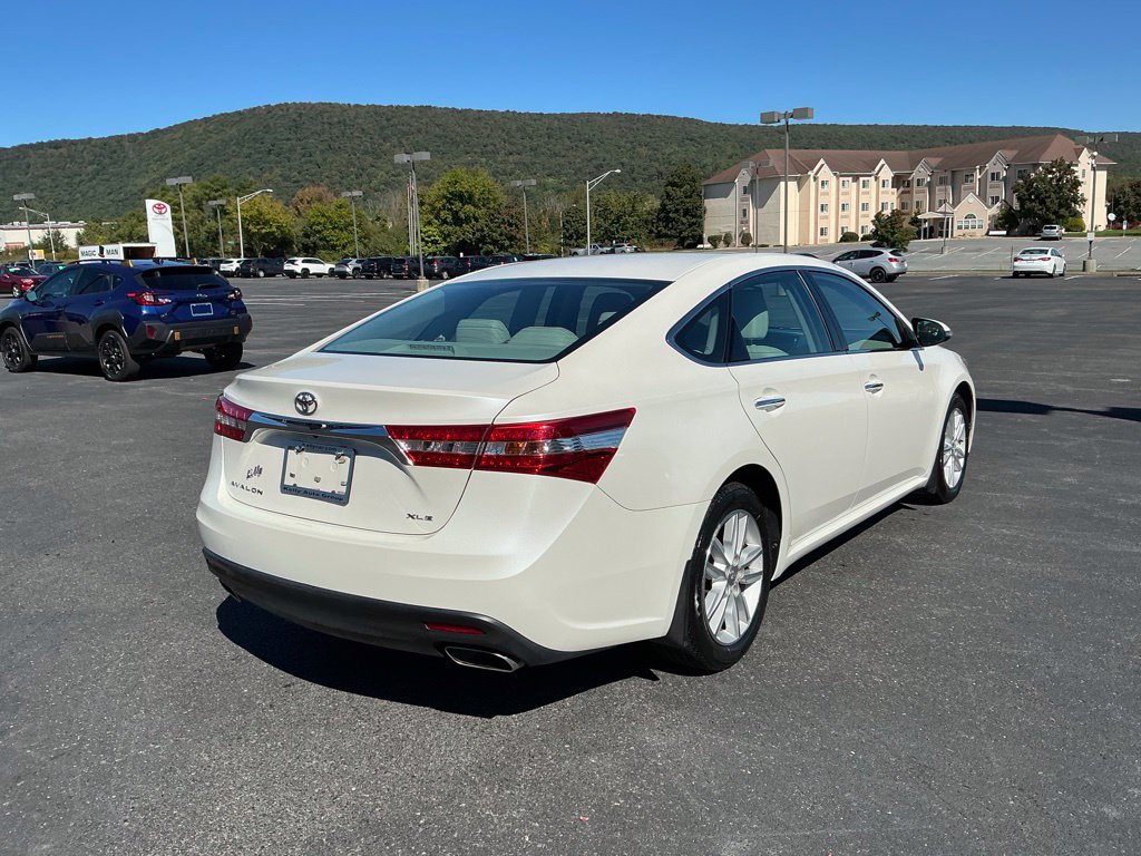 Used 2013 Toyota Avalon XLE Premium FWD image 7
