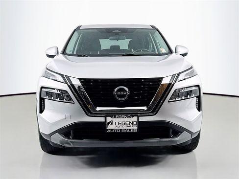 Used 2022 Nissan Rogue SV image 2