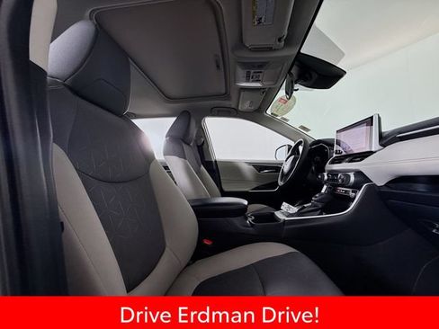 Used 2025 Toyota RAV4 XLE w/ Convenience Package FWD image 25