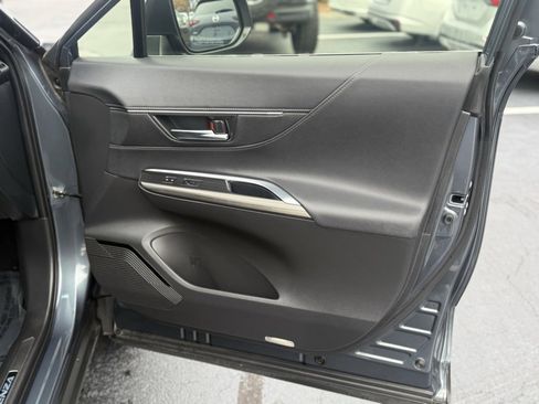 Certified 2022 Toyota Venza XLE image 21