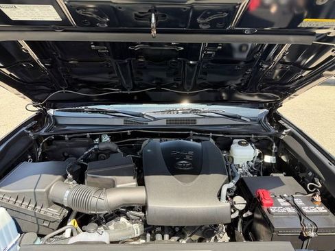Used 2022 Toyota Tacoma TRD Off-Road w/ TRD Premium Off Road Package AWD/4WD image 20