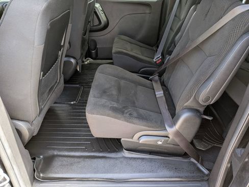 Used 2019 Dodge Grand Caravan SE FWD image 20