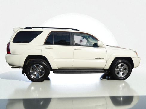 Used 2005 Toyota 4Runner Limited image 11