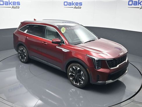 Certified 2025 Kia Sorento EX w/ Panoramic Sunroof Package FWD image 50