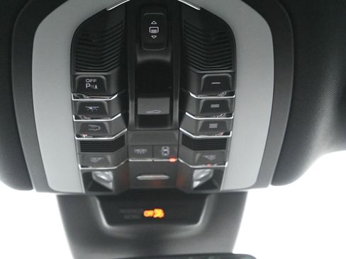 Certified 2025 Porsche Macan image 25