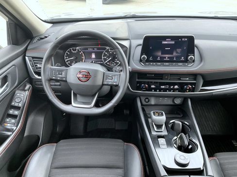 Certified 2025 Nissan Rogue SV AWD/4WD image 14