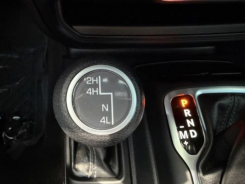 Used 2024 Jeep Wrangler Unlimited Sahara AWD/4WD image 24