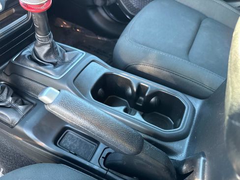 Used 2019 Jeep Wrangler Unlimited Sport S image 26