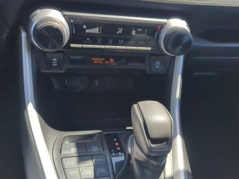 Used 2021 Toyota RAV4 LE AWD/4WD image 20