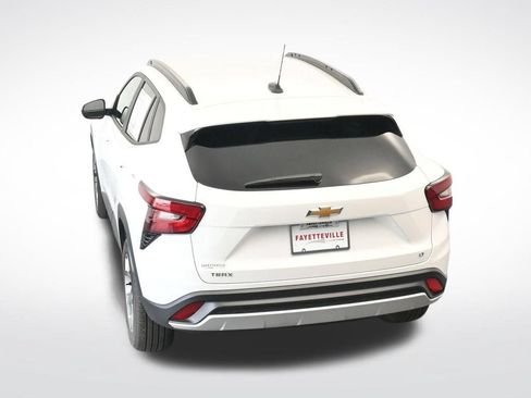 Used 2025 Chevrolet Trax LT w/ LT Convenience Package FWD image 30