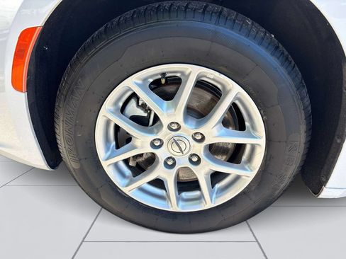 Used 2023 Chrysler Pacifica Touring-L FWD image 7