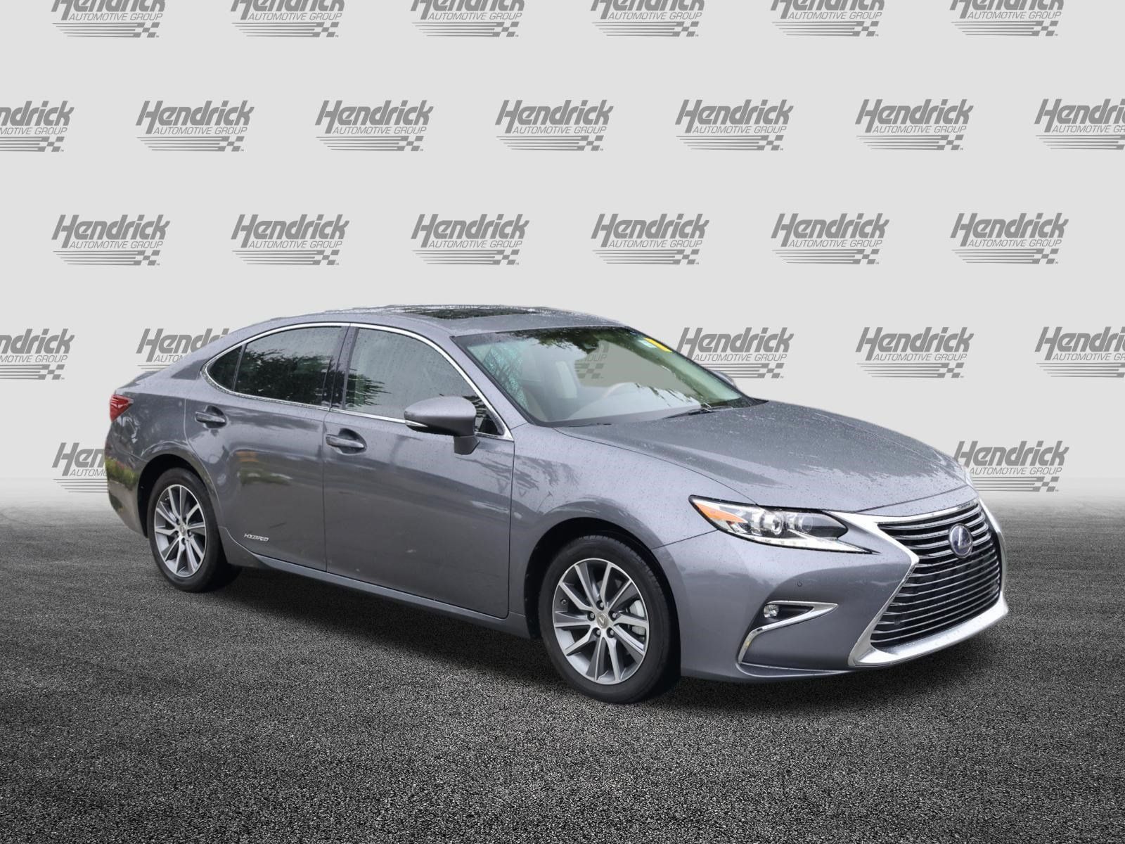 Used 2016 Lexus ES 300h w/ Luxury Package w/Wood Trim FWD image 2