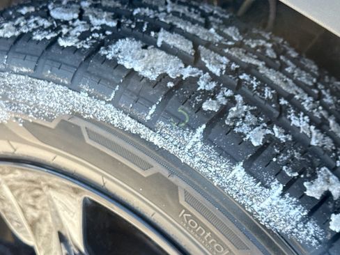 Used 2021 Toyota RAV4 XLE image 10