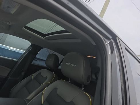 Used 2025 Chevrolet Trax ACTIV w/ Sunroof Package FWD image 2