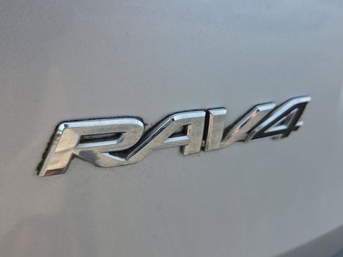 Used 2015 Toyota RAV4 LE image 14