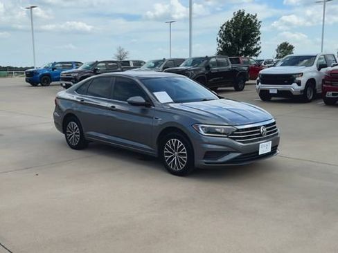 Used 2019 Volkswagen Jetta SEL FWD image 2