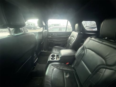 Used 2017 Ford Explorer Platinum image 10
