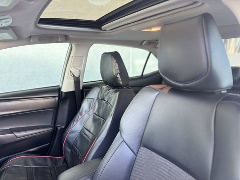 Used 2019 Toyota Corolla SE w/ SE Premium Package FWD image 14