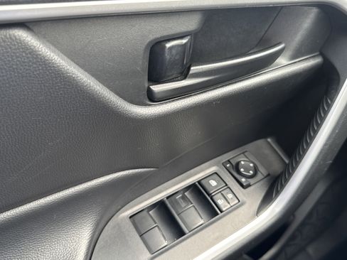 Used 2022 Toyota RAV4 LE FWD image 21