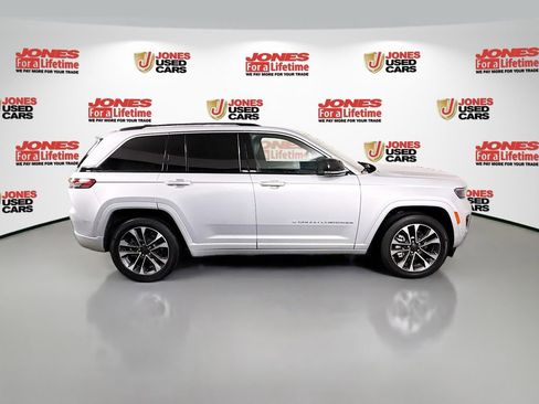Used 2023 Jeep Grand Cherokee Overland AWD/4WD image 18