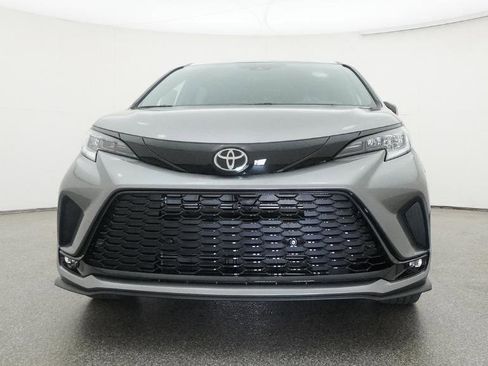 New 2026 Toyota Sienna XSE FWD image 7